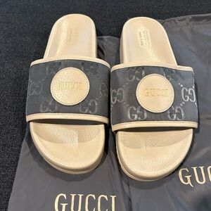 Men's GUCCI slides. Only have been worn once
